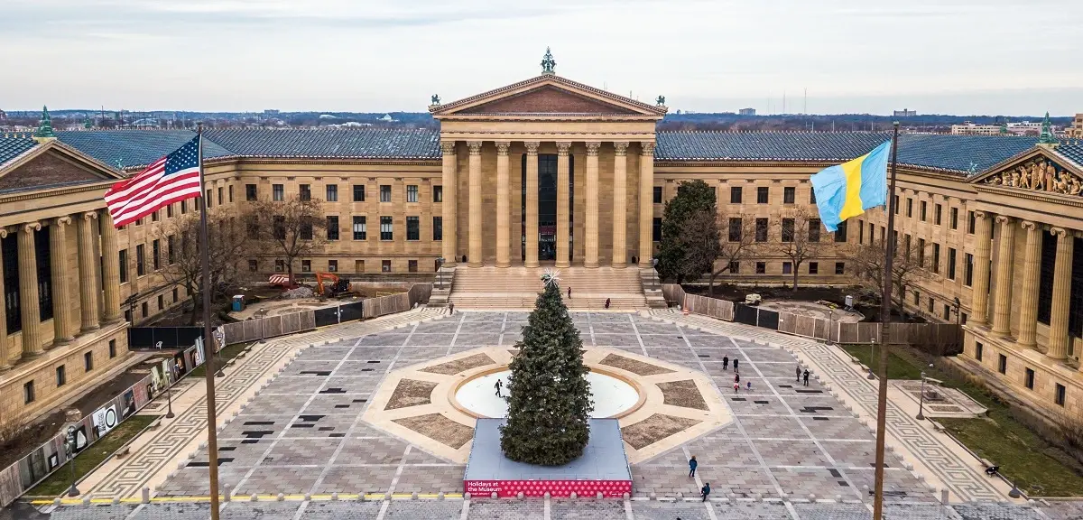 Philadelphia Museum of Art facade with Rocky statue